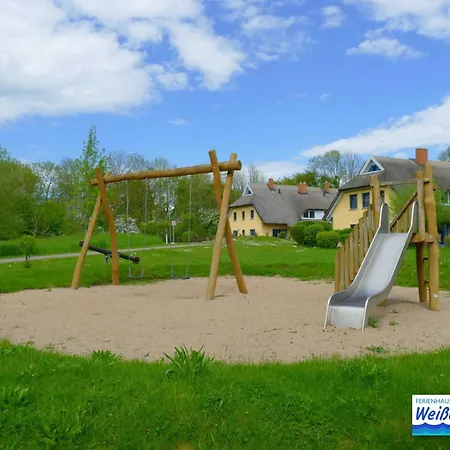 Familienfreundliches Reetdachhaus Weissdorn 2 Hébergement de vacances