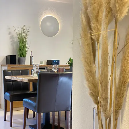Ferienhaus Familienfreundliches Reetdachhaus Weissdorn 2 *