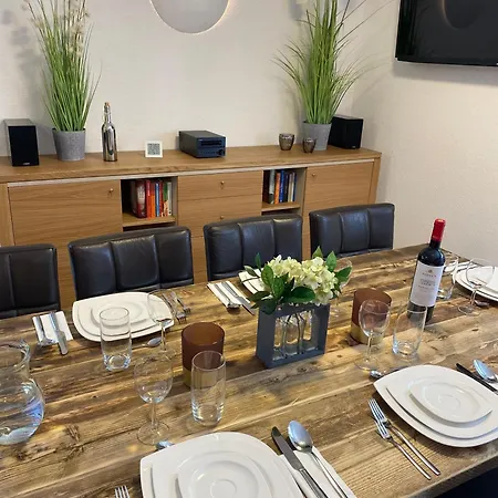Familienfreundliches Reetdachhaus Weissdorn 2 *