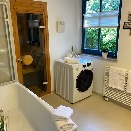 Familienfreundliches Reetdachhaus Weissdorn 2 Puddemin