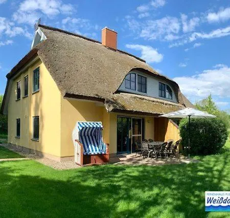 Familienfreundliches Reetdachhaus Weissdorn 2 * Puddemin