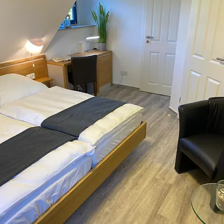 Familienfreundliches Reetdachhaus Weissdorn 2 Puddemin