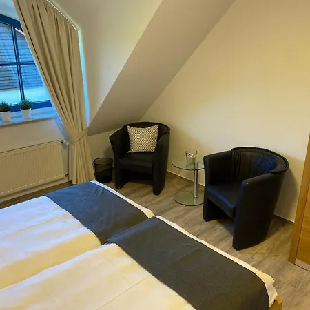 Familienfreundliches Reetdachhaus Weissdorn 2 * Puddemin