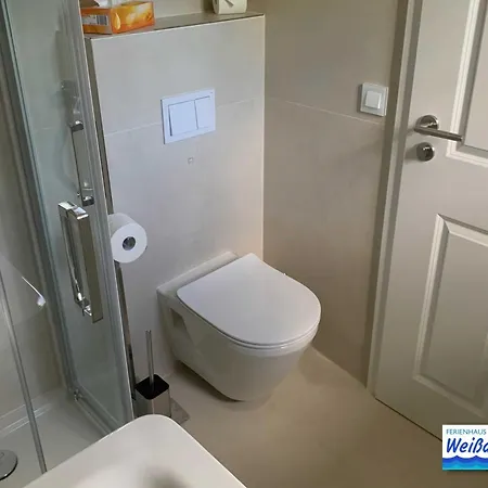 Hébergement de vacances Familienfreundliches Reetdachhaus Weissdorn 2