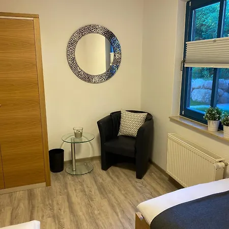 Familienfreundliches Reetdachhaus Weissdorn 2 Puddemin