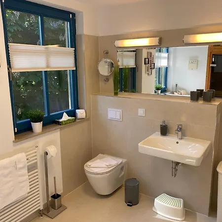 Hébergement de vacances Familienfreundliches Reetdachhaus Weissdorn 2 *