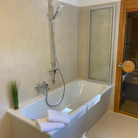 Familienfreundliches Reetdachhaus Weissdorn 2 Hébergement de vacances Puddemin