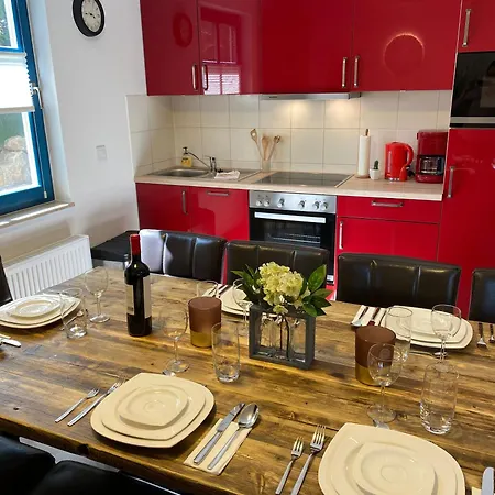 Familienfreundliches Reetdachhaus Weissdorn 2 Puddemin