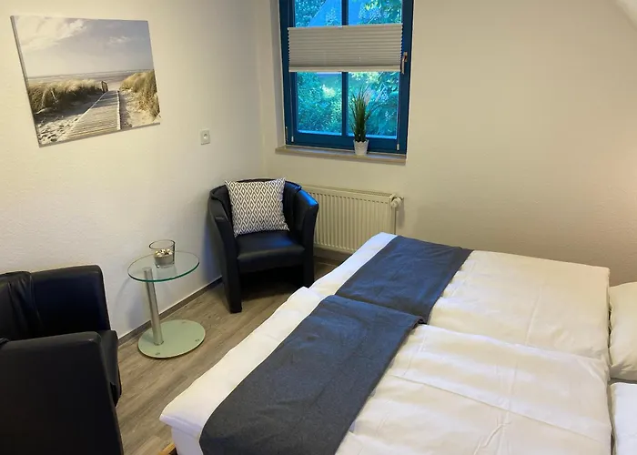 Vakantiehuis Familienfreundliches Reetdachhaus Weissdorn 2 Puddemin