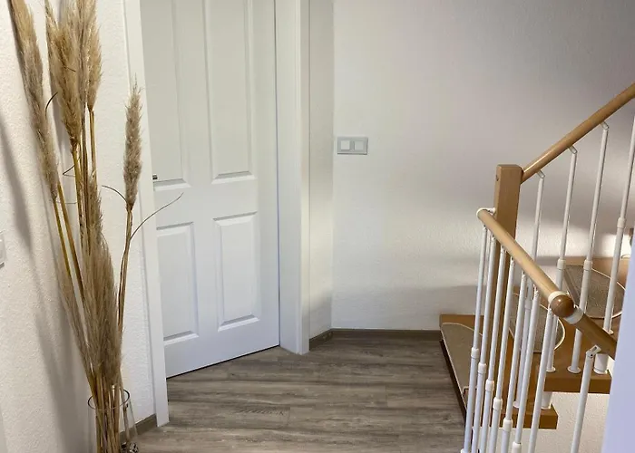 Familienfreundliches Reetdachhaus Weissdorn 2 *