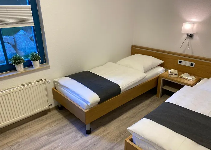 Familienfreundliches Reetdachhaus Weissdorn 2 * Puddemin