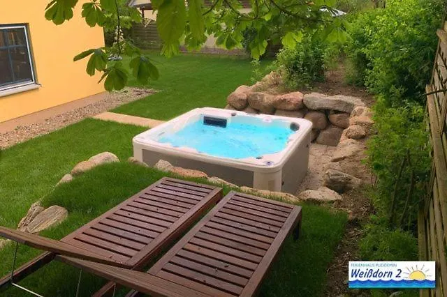 Familienfreundliches Reetdachhaus Weissdorn 2 Vakantiehuis Puddemin